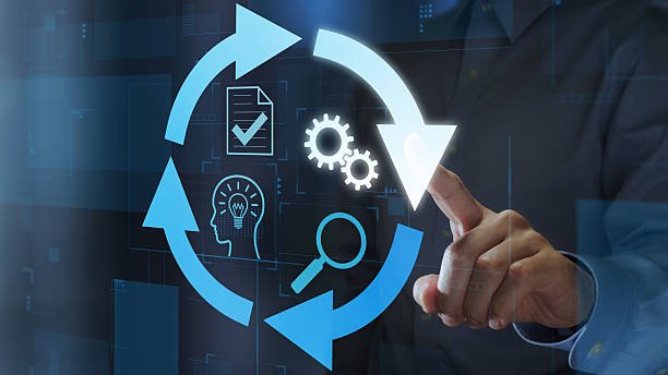 A eficiência operacional fortalece a competitividade ao reduzir desperdícios e melhorar resultados empresariais.