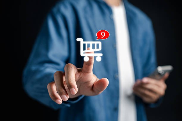 Recomendações sociais influenciam a descoberta de produtos ao combinar experiências de usuários, prova social e informações que ajudam na decisão de compra.